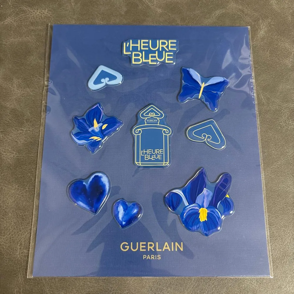 GUERLAIN立体シールL'HEURE BLEUEステッカーノベルティボンドロ