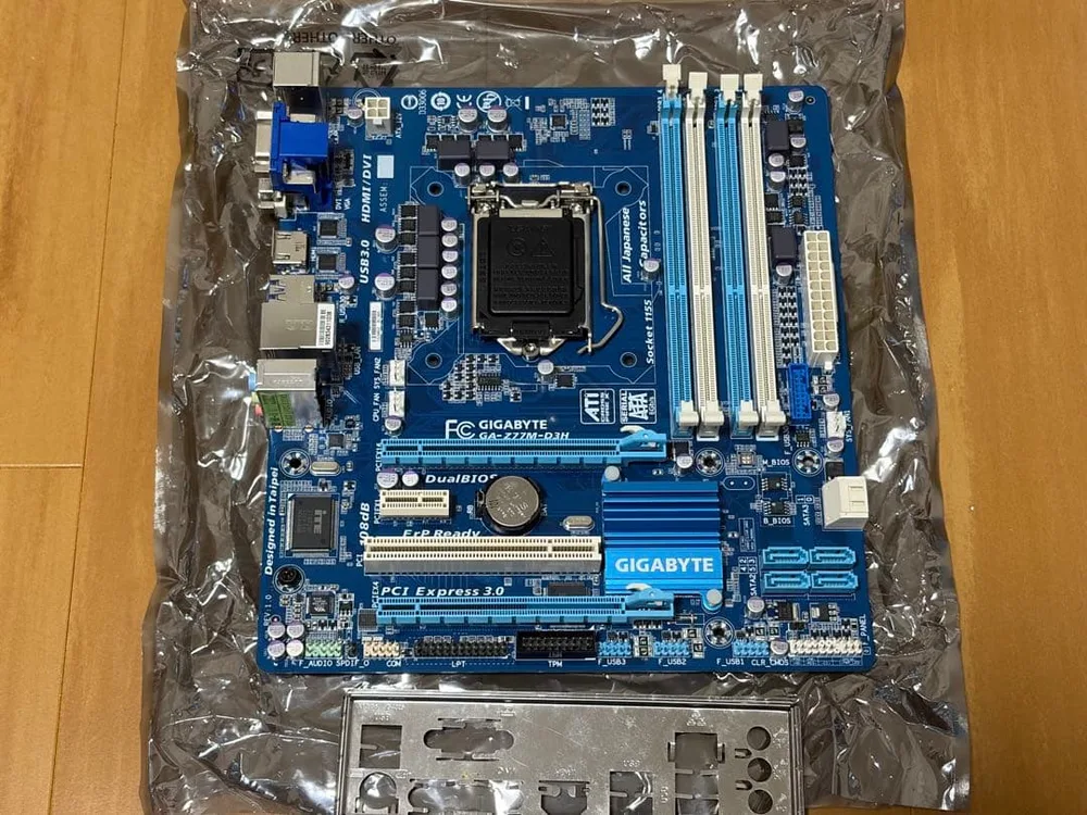 開始価格変更【中古】GIGABYTE GA-Z77M-D3H マザーボード 本体