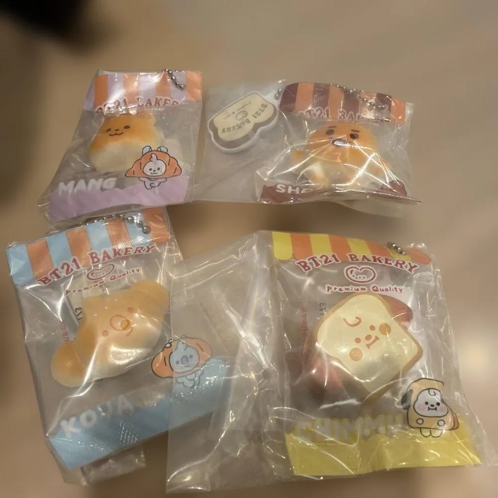 BT21 ベーカリーチャーム 4種セット バンダイ