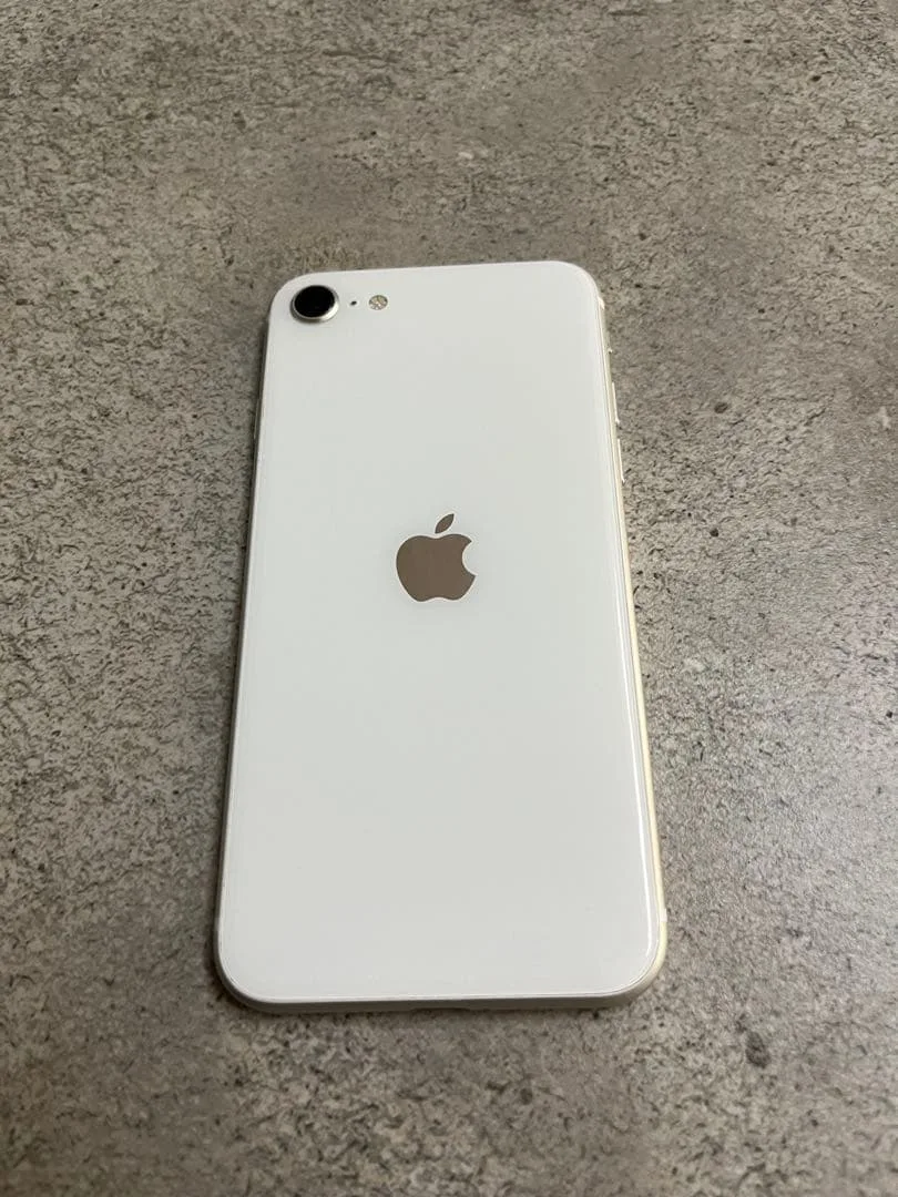 iPhoneSE2 第二世代 256GB SIMフリー ホワイト 82%