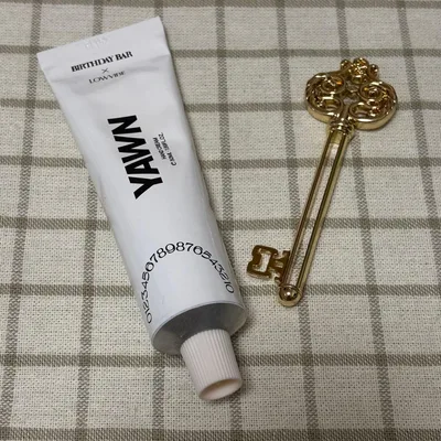 【BIRTHDAYBAR×LOWVIBE】ハンドクリーム&鍵型チューブホルダー