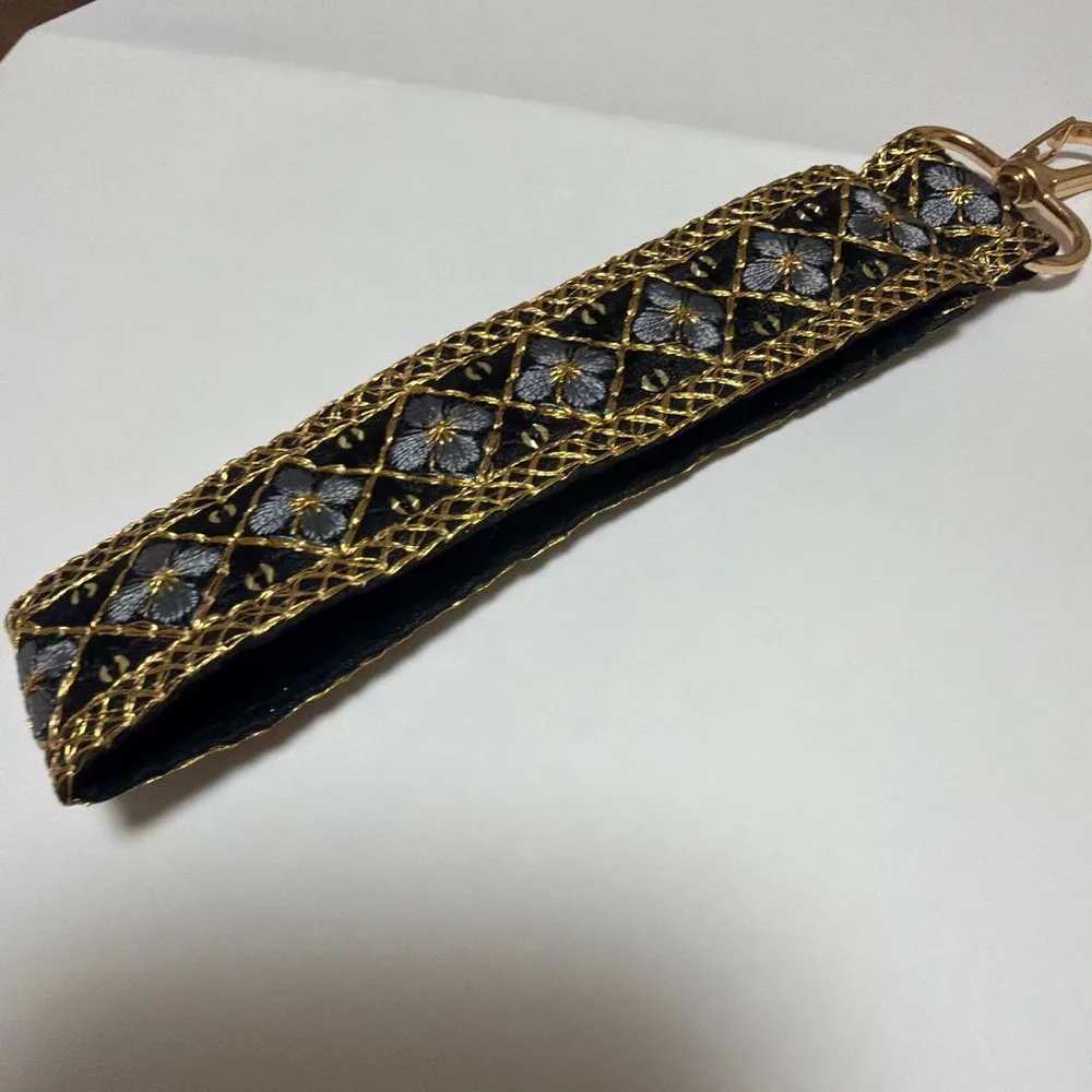 ハンドメイド⭐️インド刺繍・ストラップ ゴールド金具