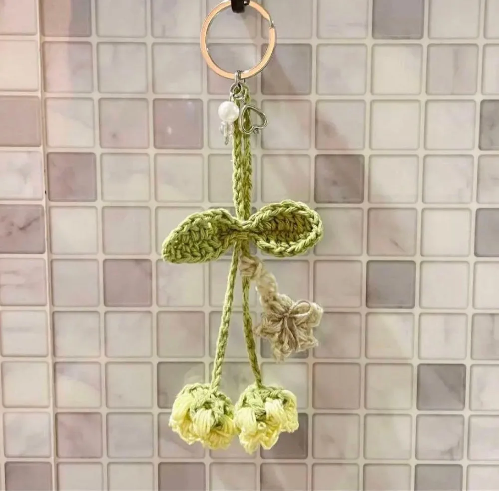 ハンドメイド あみぐるみ すずらん キーホルダー チャーム イエロー 星