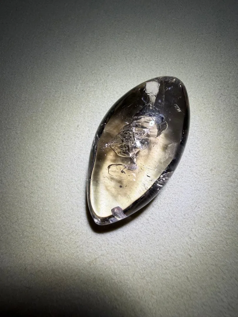 エレスチャルクォーツ気泡3箇所、黒流砂1箇所 スモーキークォーツ天然石12g