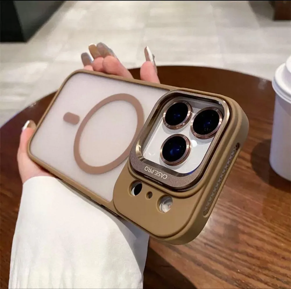 iPhone 18 Pro Max MagSafe対応ケース レンズ保護ベージュ