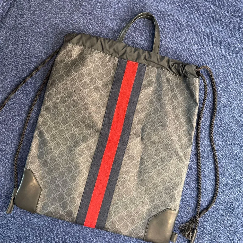 GUCCI GG Supreme กระเป๋าเป้สะพายหลัง