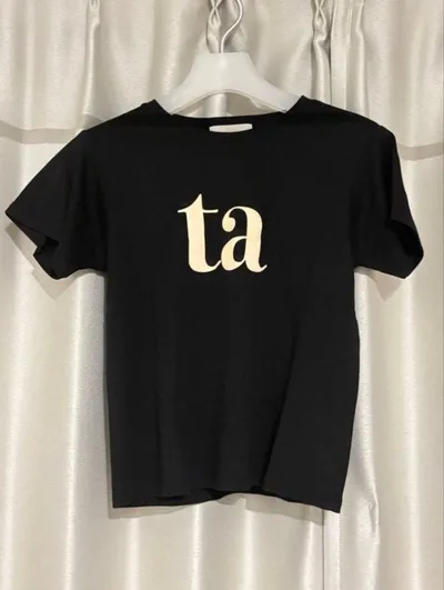 Chico ロゴプリント 半袖Tシャツ ブラック