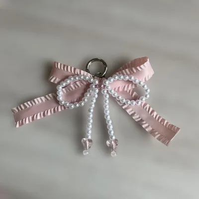 ピンクのリボンチャーム