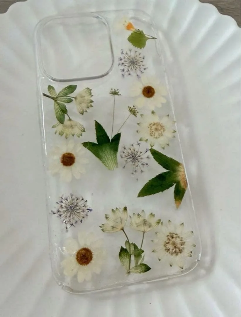 在庫一掃 ハンドメイド 押し花デザイン iPhone16pro専用ケース