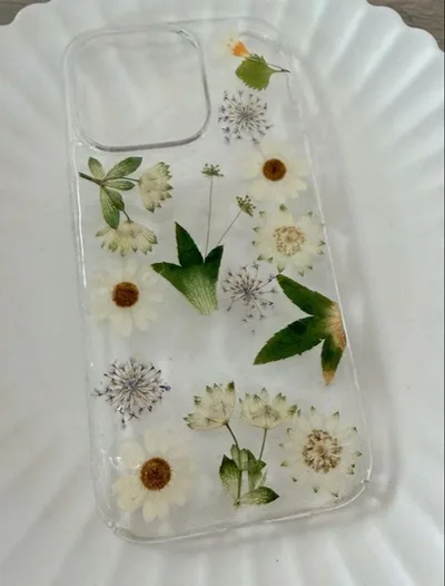 在庫一掃 ハンドメイド 押し花デザイン iPhone16pro専用ケース