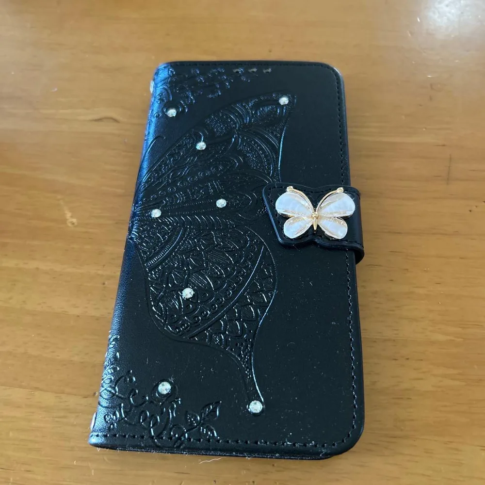 蝶模様の手帳型iPhone14ProMAXケース