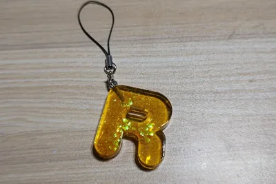 ハンドメイド レジンストラップ アルファベット R