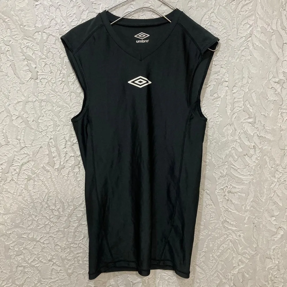 A358 umbro ノースリーブ アンダーシャツ ブラックL