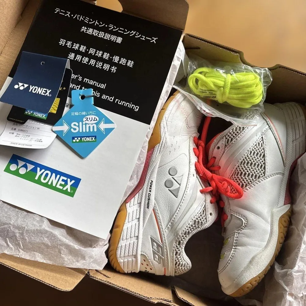新品未使用 靴紐付き YONEX ヨネックス パワークッション66 21.0cm