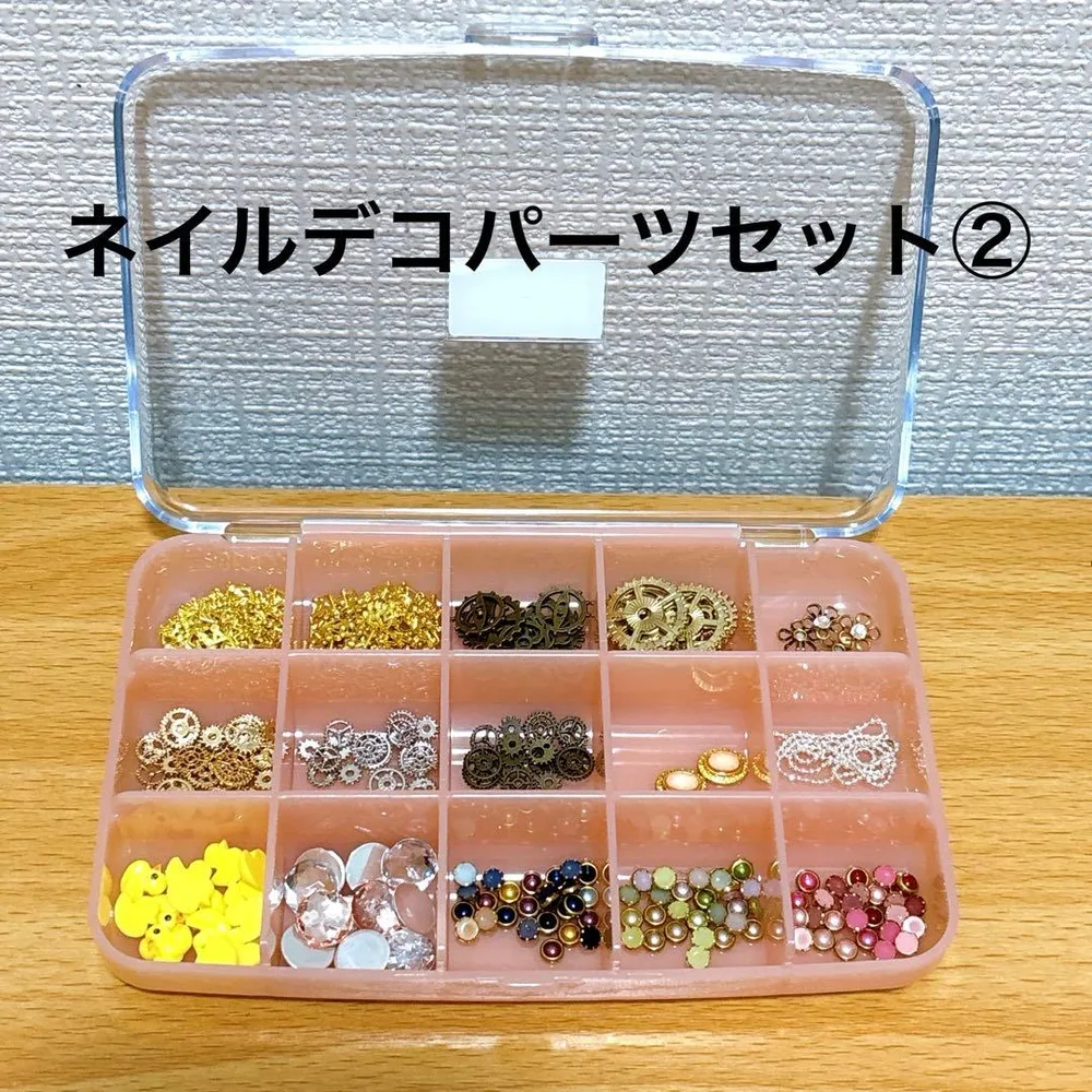 ネイルパーツ/デコパーツ② ケース付き 大量/まとめ売り 新品未使用