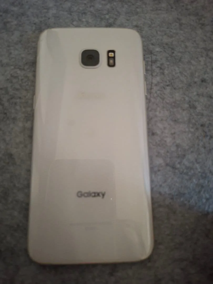 Samsung Galaxy S7 edge docomo 本体