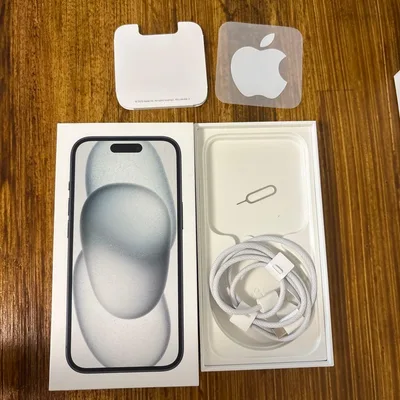 Apple iPhone 15 256GB Black 空箱 ケーブル
