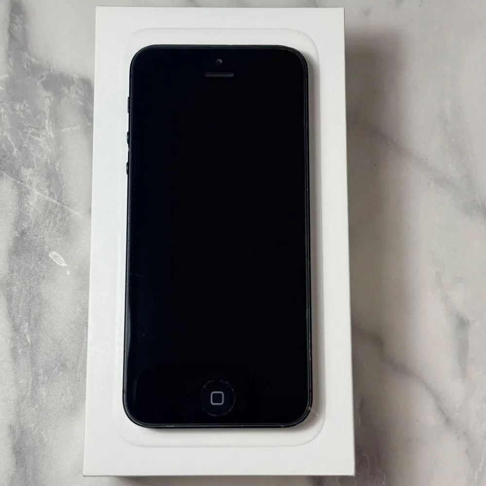 Apple iPhone 5 本体 32GB