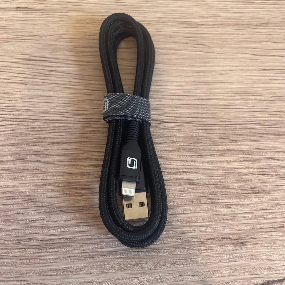 iPhone充電ケーブル 1M USB×ライトニング ブラック