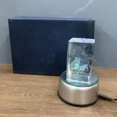 ①3F 【動作確認済】猫と蝶 3Dレーザー彫刻 K9クリスタルブロック LED
