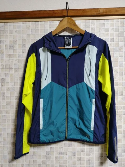 New Balance ウィンドブレーカー レディース