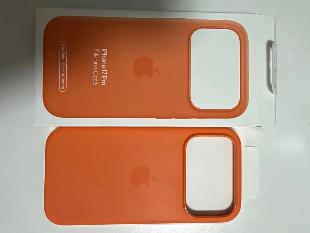 Apple iPhone 17 Pro シリコンケース オレンジ 純正 箱付き