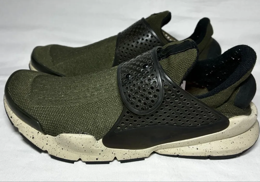 NIKE SOCK DART Cargo สีกากี Nike. ถุงเท้าโผ