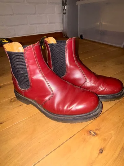 Dr. Martens サイドゴアブーツ チェリーレッド