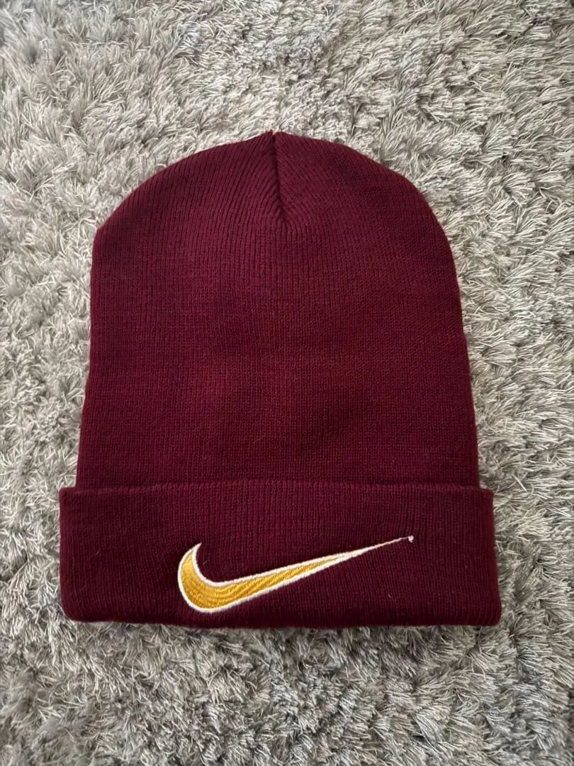 NIKE ニット帽 ビーニー ボルドー ゴールド刺繍