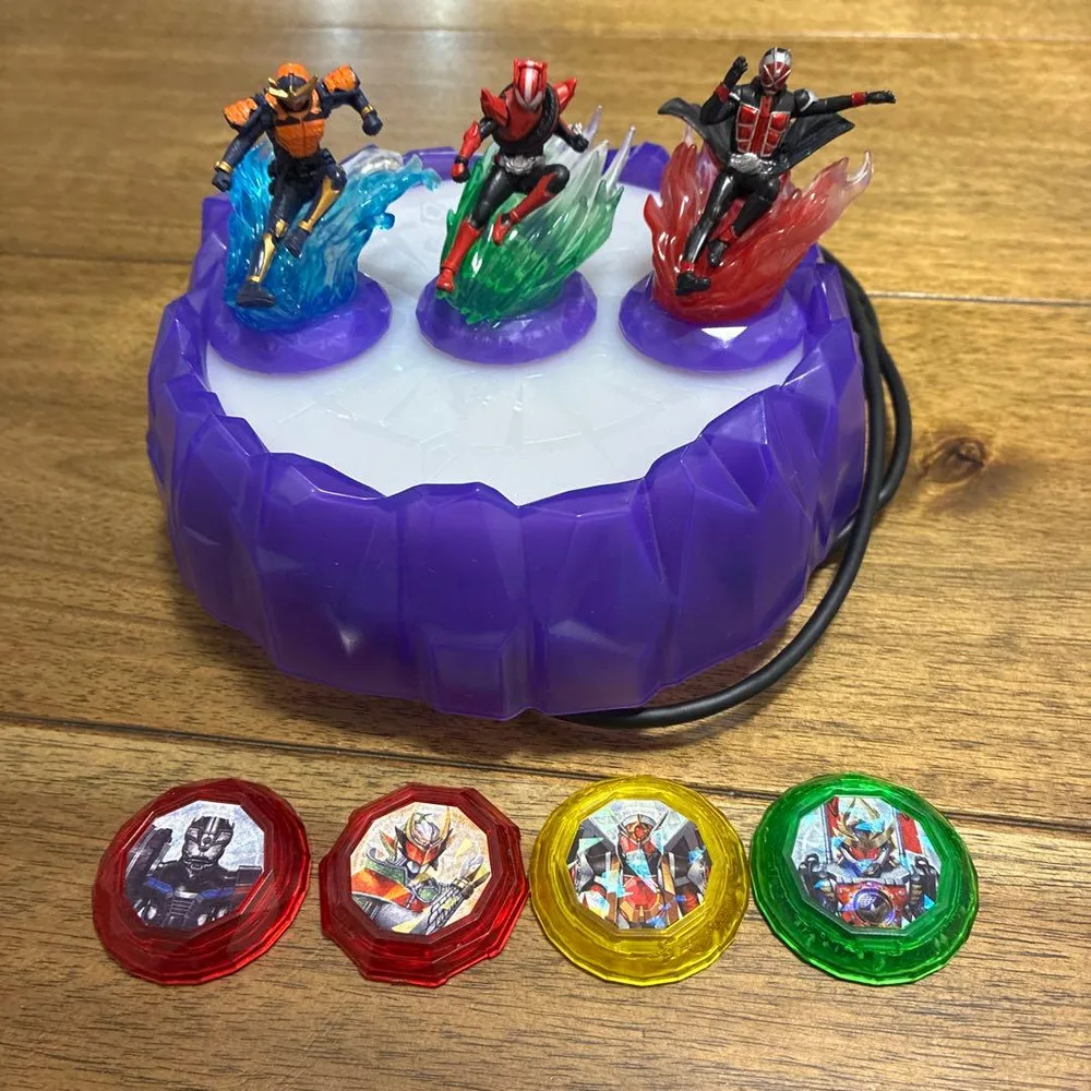 仮面ライダーサモンライド ライドフィギュア3体➕メダル4枚➕ゲーム用台座