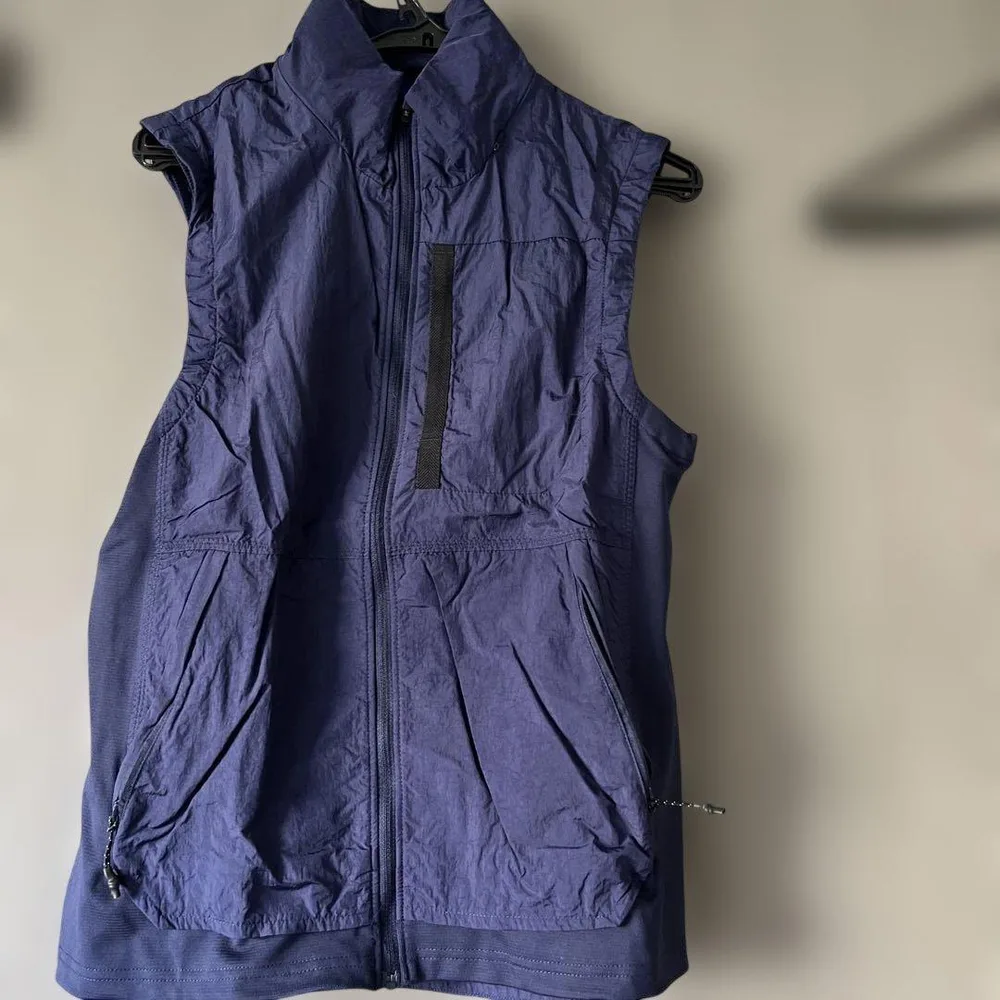 Nike ネイビー ベスト