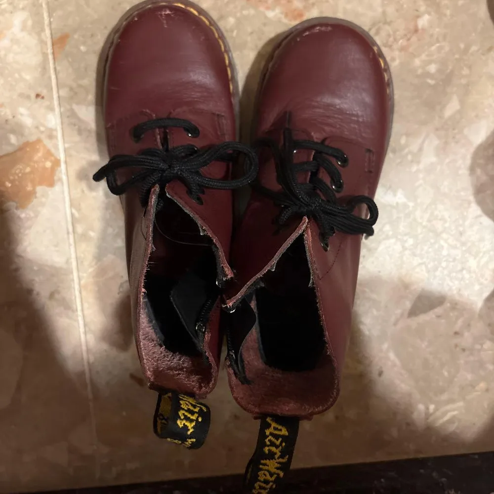 Dr. Martens キッズ ブーツ バーガンディ