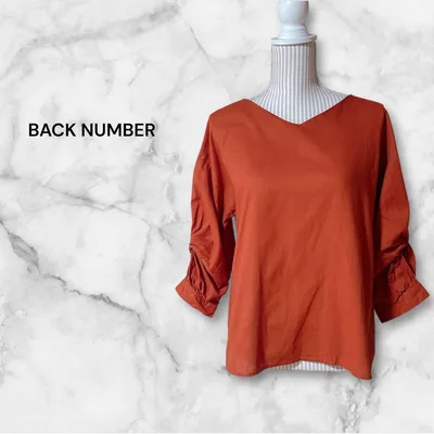 BACK NUMBER Vネックブラウス バックボタン オレンジ F