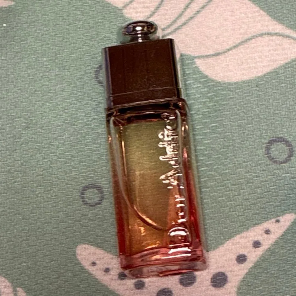 Dior Addict オードゥ トワレ ミニボトル