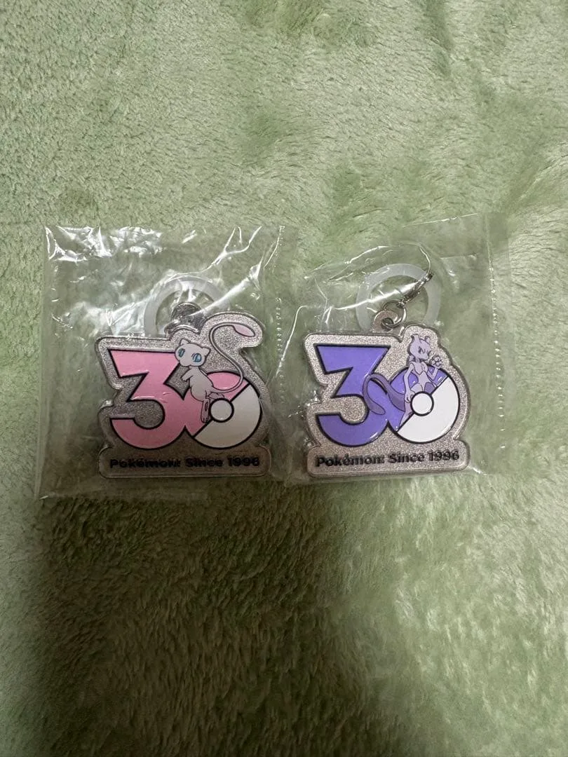 ポケモン 30周年 メタルチャームマスコット ミュウ ミュウツー