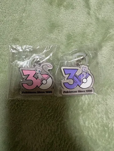 ポケモン 30周年 メタルチャームマスコット ミュウ ミュウツー