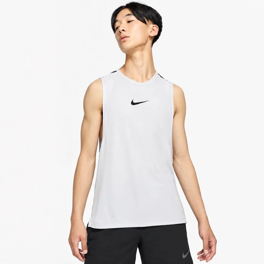 NIKE PRO ノースリーブ トップス