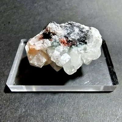 ピンク アポフィライト原石 53g アクリル台座付き