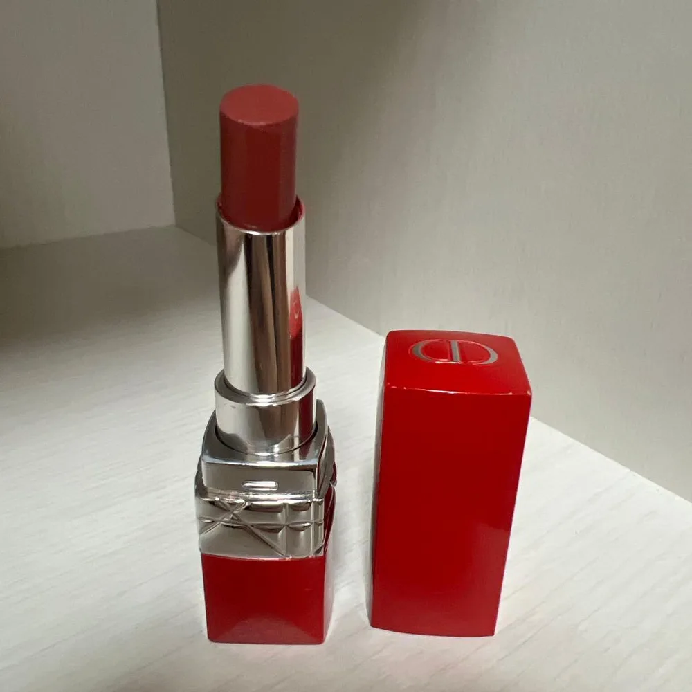 Dior ルージュ ディオール ウルトラ ルージュ 843