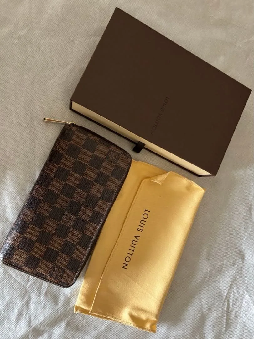 Louis Vuitton Damier LV