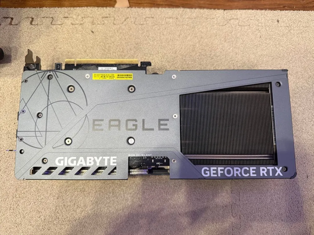 GIGABYTE GeForce RTX 4070Ti 本体