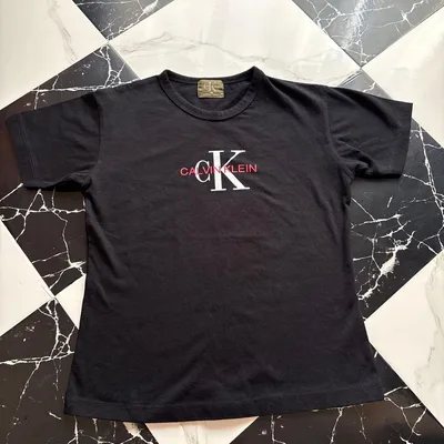 Calvin Klein Tシャツ ブラック レッド ロゴプリント ピチt