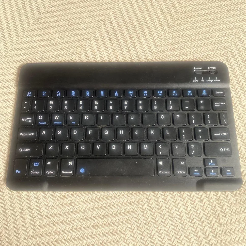 ワイヤレスキーボード 薄型 Bluetooth接続