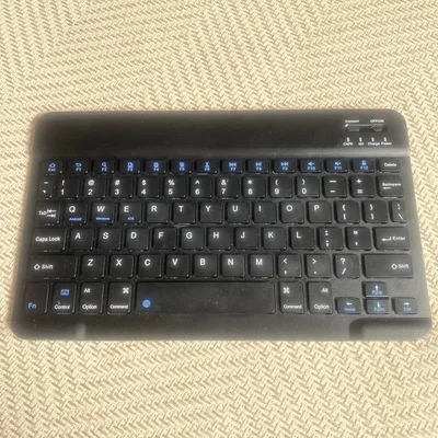 ワイヤレスキーボード 薄型 Bluetooth接続