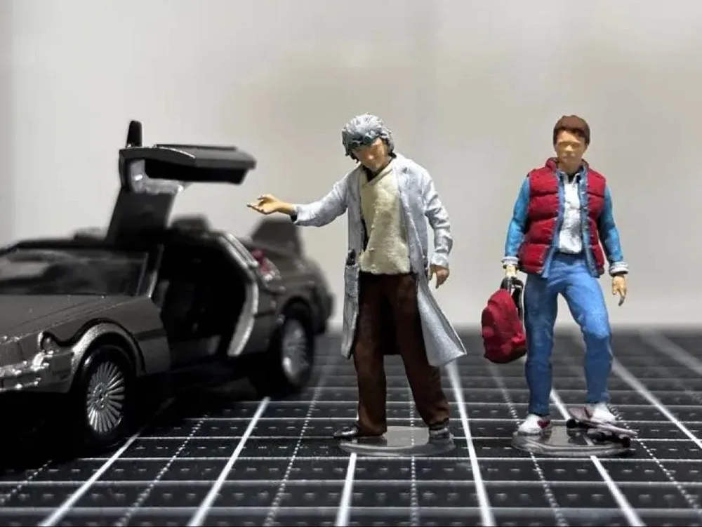 1/64 รูป Back to the Future Doc Gacha Delorean