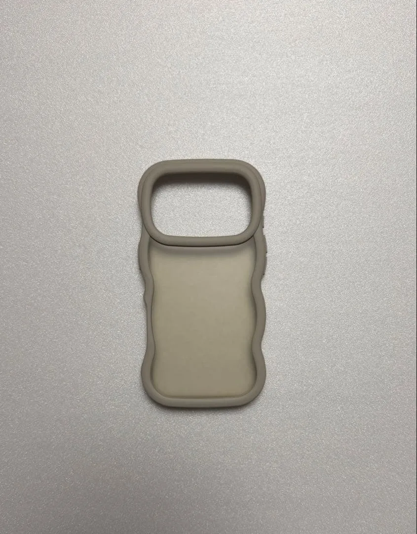 ⚫︎訳あって未使用⚫︎iPhone18pro/17pro対応 うねうねスマホケース