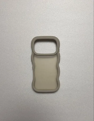 ⚫︎訳あって未使用⚫︎iPhone18pro/17pro対応 うねうねスマホケース