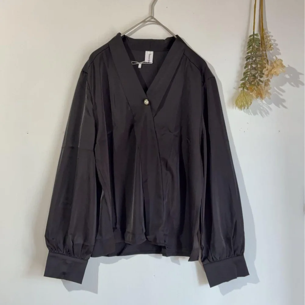 スイーヤ シャツ ブラウス レディース パール 立ち襟 長袖 黒 S 上品