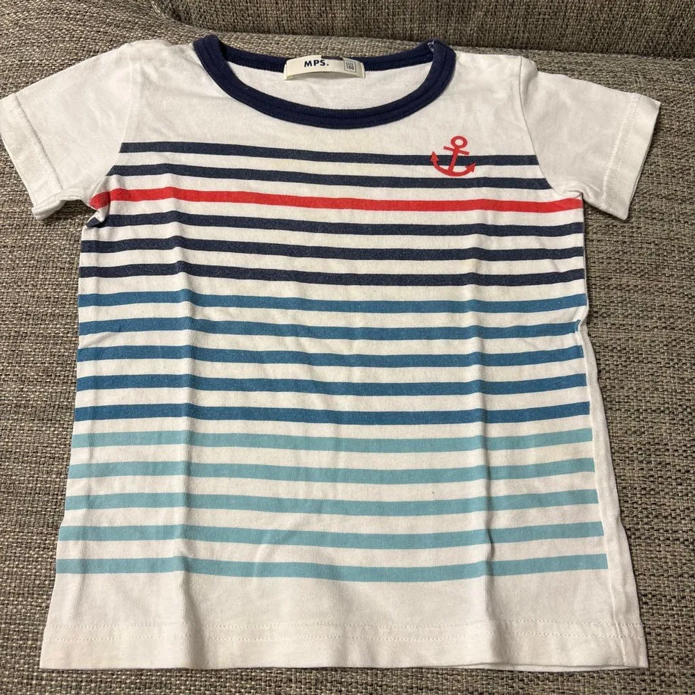 เสื้อยืดแขนสั้น 100