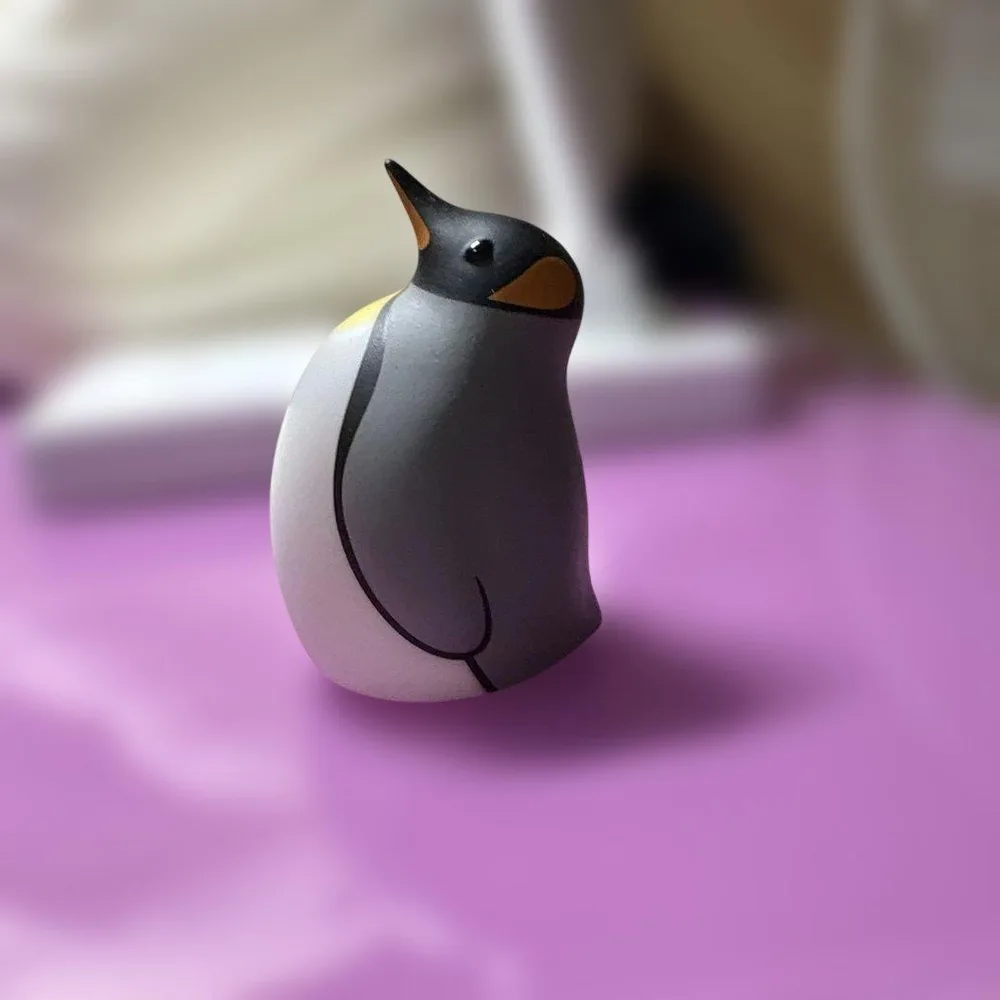 光るペンギン フィギュア 置物